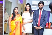 Priya Sree launches Naturals Salon at Mehdipatnam